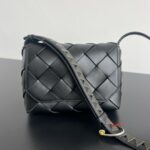 보테가 (징) 디아고 카키 블랙 스네이크 레드 포인트 소가죽 백 817921