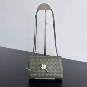 보테가 (징) 안디아모 소주름 국화 숄더백 그레이 838870