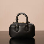 미우미우 (팬더) 아르카디에 미니 블랙 소가죽 백 5B088