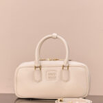 미우미우 (팬더) 아르카디에 중형 화이트 소가죽 백 5BB148