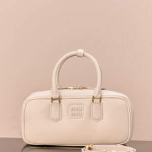 미우미우 (팬더) 아르카디에 중형 화이트 소가죽 백 5BB148