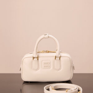 미우미우 (팬더) 아르카디에 소가죽 미니 화이트 5BB142