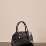 미우미우 (팬더) 어벤투르 베쉘백 미니 블랙 빈티지 소가죽 5BP090