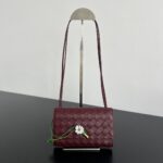 보테가 (징) 안디아모 소주름 국화 숄더백 버건디 838870