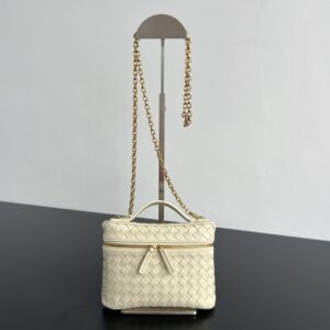 보테가 (징) BV Soft Vanity 체인 화장품 파우치 아이보리 843800