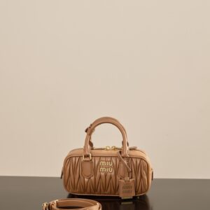 미우미우 (팬더) 아르카디에 메탈라세 양가죽 소형 카라멜 5BB142