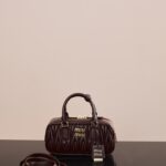 미우미우 (팬더) 아르카디에 메탈라세 양가죽 미니 갈색 5BB142