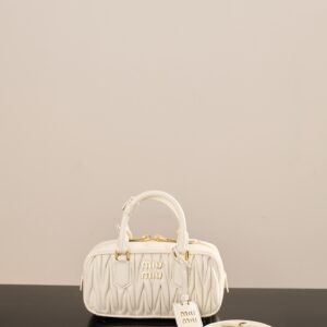 미우미우 (팬더) 아르카디에 메탈라세 양가죽 미니 화이트 5BB142