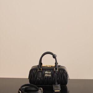 미우미우 (팬더) 아르카디에 메탈라세 양가죽 소형 블랙 5BB142