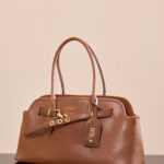 미우미우 (팬더) 나파 양가죽 손가방 브라운 5BG310