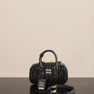 미우미우 (팬더) 아르카디에 메탈라세 양가죽 미니 블랙 5B 088