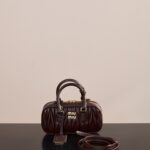 미우미우 (팬더) 아르카디에 메탈라세 양가죽 미니 백 석송색 5B 088