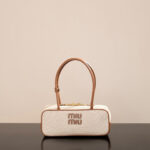 미우미우 (팬더) 비오 중형 크림 색상 캔버스 백 5BB173