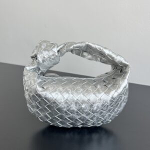 보테가 (징) 미니 조디 실버 새틴 가방 651876