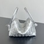 보테가 (징) 루프 클래식 메탈릭 실버 핸드백 796615