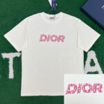 디올 [ 잔디집 ] 이탈릭 반팔 티셔츠 코랄 캐주얼 핏 화이트