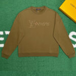 루이비통 [ 잔디집 ] 24SS 크루넥 맨투맨 코튼 시그니처 카키