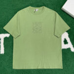 로에베 [잔디집]  아나그램 엠보싱 로고 자수 반팔 티셔츠 “3COLOR”