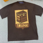 루이비통 【TJ공장 】 24SS LV 로고 트렁크 니트 반팔 티셔츠 （터보)