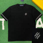 루이비통 [ 잔디집 ] 자카드 시그니처 쇼트 슬리브 크루넥 반팔 티셔츠 블랙