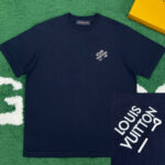 루이비통 [ 잔디집 ] 엠브로이더드 시그니터 쇼트 슬리브 크루넥 니트 코튼 반팔 티셔츠 “5COLOR”