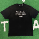 아크네 [ 잔디집 ] 스튜디오 스톡홀름 그래픽 프린트 티셔츠 “2COLOR”