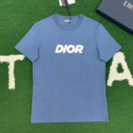 디올 [ 잔디집 ] 이탈릭 로고 프린팅 캐주얼 핏 반팔 티셔츠